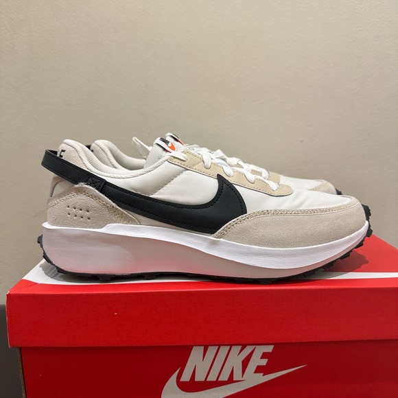 NIB Women Nike Waffle DH9523 102 Debut Athletic Shoes Sneaker Sanddrift/Phantom - Picture 1 of 6